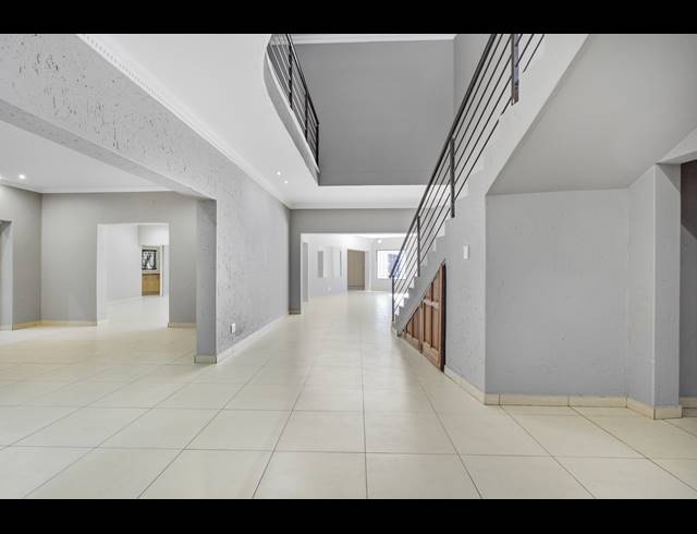 6 BEDROOM HOUSE FOR SALE IN BRYANSTON